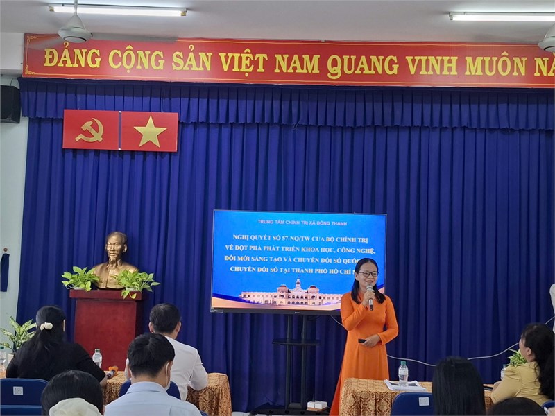 Trường THCS Đông Thạnh tổ chức học bồi dưỡng, tập huấn lý luận chính trị hè 2025 cho đội ngũ cán bộ quản lý, giáo viên tại điểm cầu tại trường, ngày 06/8/2025.