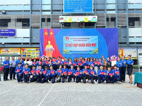 Lễ trưởng thành đội và kết nạp đoàn viên mới