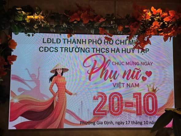 Công đoàn sinh hoạt chúc mừng Ngày Phụ nữ Việt Nam 20/10.