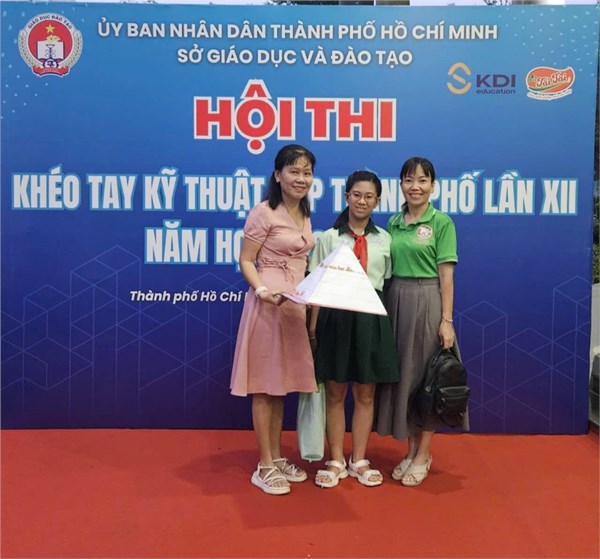 Em Trần Ngọc Kim Anh lớp 7/5 đạt giải Nhất Hội thi KTKT cấp Thành phố môn Thực phẩm và dinh dưỡng