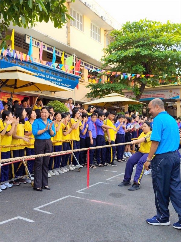 Hội thi kéo co chào mừng ngày truyền thống trường THCS Hai Bà Trưng (08/03/2025)