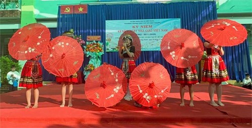 Lớp 8a10: Em là cô giáo vùng cao (Khánh Ngọc)