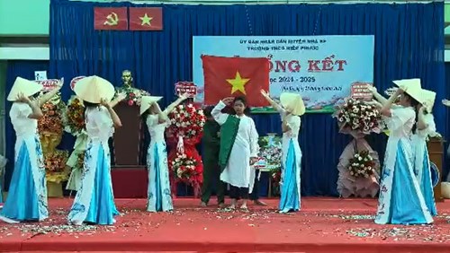 Hào khí Việt Nam (nhóm múa lớp 7a8)