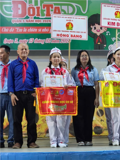 Chúc mừng đội nghi lễ liên đội trường thcs hồng bàng đạt giải a - khối trung học cơ sở