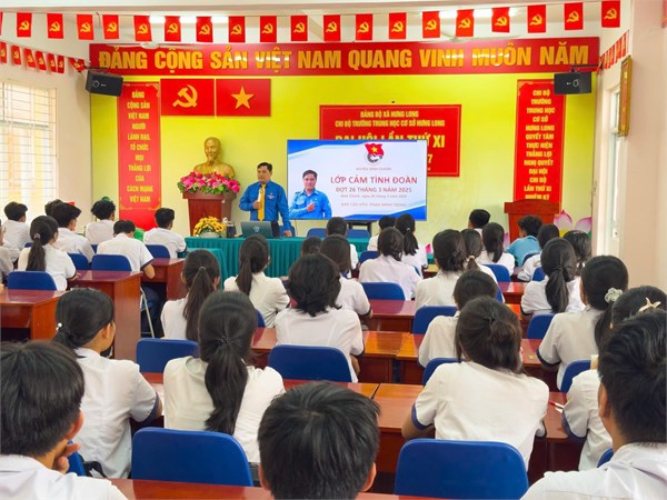 Trường THCS Hưng Long tổ chức lớp “Cảm tình Đoàn” cho học sinh lớp 9 đủ tiêu chuẩn và đủ độ tuổi trưởng thành Đội