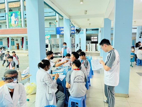 Khám sức khỏe cho học sinh năm học 2024-2025