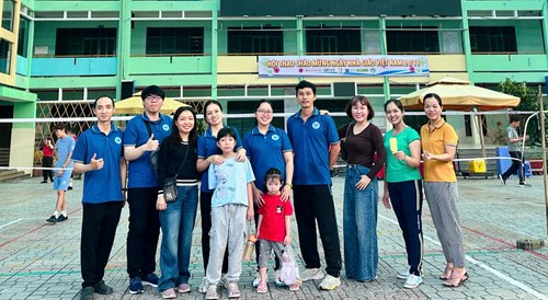 Tham dự bộ môn đá cầu -  Hội thao chào mừng kỷ niệm ngày Nhà giáo Việt Nam 20/11 