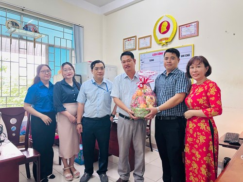 Ngày 22 tháng 12 năm 2024, Ban lãnh đạo và Công đoàn Trường Trung học cơ sở Huỳnh Văn Nghệ đi thăm Ban chỉ huy quân sự và Hội cựu chiến binh Phường 14 nhân kỷ niệm 80 năm ngày thành lập quân đội nhân dân Việt Nam (22/12/1944 - 22/12/2024)