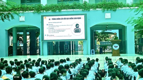 Chương trình sinh hoạt chào cờ - Tuyên truyền pháp luật chống lừa đảo, bạo lực học đường, ma túy