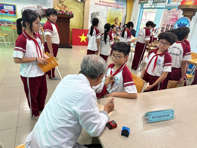 Ngày 29, 30, 31 tháng 10 năm 2025, Trường Trung học cơ sở Huỳnh Văn Nghệ tổ chức khám sức khỏe học sinh các Khối 6, 7, 8 ,9 năm học 2025 - 2026