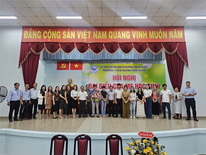 Ngày 29 tháng 10 năm 2025, Trường Trung học cơ sở Huỳnh Văn Nghệ tổ chức Hội nghị  Đại biểu cha mẹ học sinh  năm học 2025 - 2026