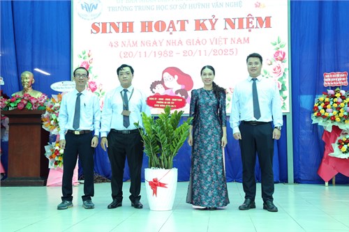Ngày 20 tháng 11 năm 2025, Trường Trung học cơ sở Huỳnh Văn Nghệ tổ chức sinh hoạt kỷ niệm 43 năm ngày Nhà giáo Việt Nam (20/11/1982 - 20/11/2025)