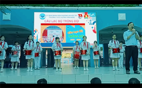 Ngày 08 tháng 12 năm 2025, Liên đội Trường Trung học cơ sở Huỳnh Văn Nghệ tổ chức Lễ ra mắt Câu lạc bộ: Âm nhạc, Tiếng Anh, Stem, AI, Trống đội