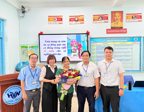 Ngày 04 tháng 10 năm 2025, Công đoàn Trường Trung học cơ sở Huỳnh Văn Nghệ tổ chức Lễ Tri ân chia tay giáo viên nghỉ hưu - Cô Trần Thị Lệ Hồng