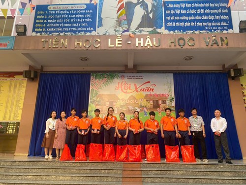 Hội Xuân Ất Tỵ năm 2025 chủ đề “Chia sẻ yêu thương” của Trường THCS Khánh Hội