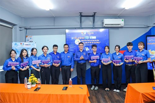 Chi đoàn trường THCS Kiến Thiết tham gia các hoạt động trong hành trình  Sẵn sàng sống số - Lập trình tương lai  do Quận Đoàn 3 tổ chức