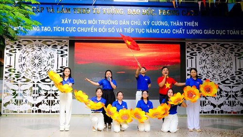 Chi đoàn trường THCS Kiến Thiết tổ chức sinh hoạt kỉ niệm 94 năm Ngày thành lập Đoàn TNCS Hồ Chí Minh (26/3/1931 - 26/3/2025)