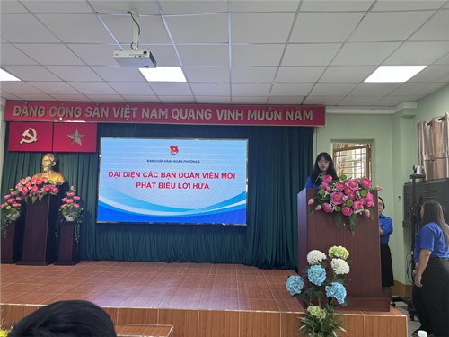 🎉 Lễ kết nạp các thanh niên ưu tú trường THCS Kiến Thiết vào Đoàn TNCS Hồ Chí Minh tại Ủy ban nhân dân Phường 5 - Quận 3 🎊