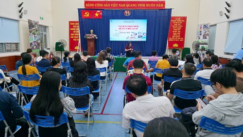 Trường THCS Lê Lai tổ chức tập huấn triển khai học bạ số cho hơn 65 cán bộ, giáo viên của trường.