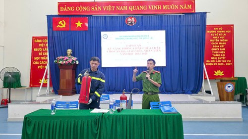 THCS Lê Lai -  Tập huấn kỹ năng phòng cháy chữa cháy cho cán bộ, giáo viên, nhân viên năm học 2024 - 2025