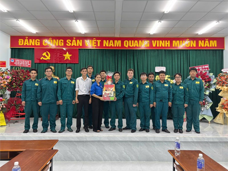 a href="/doan-tncs-ho-chi-minh/chi-doan-giao-vien-va-lien-doi-thcs-le-loi-tham-tang-qua-cho-gia-dinh-me-vnah-n/ctfull/47390/731624"Chi Đoàn giáo viên và Liên Đội THCS Lê Lợispan class=bacham.../span/a