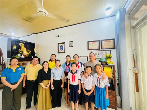 Liên Đội Lê Lợi thăm viếng mẹ Việt Nam Anh hùng và Ba Má phong trào sinh viên, học sinh nhân kỷ niệm 75 năm ngày truyền thống học sinh, sinh viên 09/1