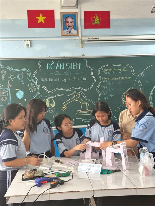 Hoạt động của CLB STEM trường THCS Lê Lợi