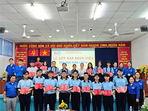 Tiểu đoàn Lê Lợi tổ chức lễ kết nạp Đoàn cho các chiến sĩ đại đội khối 9