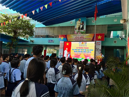 Lễ trưởng thành Đội cho Đội viên lớp 9