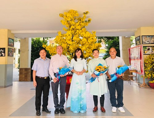 Trường THCS Lê Quý Đôn trao học bổng trong ngày đầu xuân mới