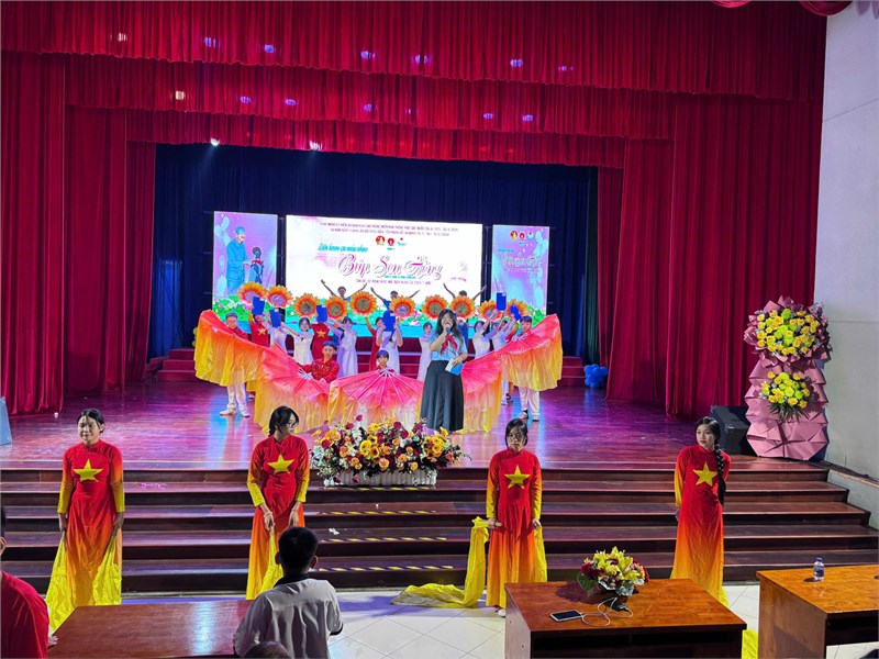 <a href="/doi-tntphcm/lien-doi-thcs-le-quy-don-tham-gia-hoi-thi-bup-sen-hong-quan-11-nam-hoc-2024-2025/ct/107831/699495">Liên Đội THCS Lê Quý Đôn tham gia hội thi<span class=bacham>...</span></a>