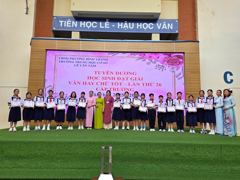 Vinh danh học sinh đạt giải hội thi  Văn hay - Chữ tốt  cấp trường năm học 2025-2026