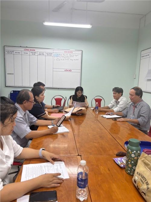 Tổ Toán – Tin họp tổ góp ý Dự thảo Văn kiện Hội nghị Viên chức, Người lao động năm học 2025-2026