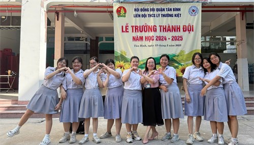 Quyết định về việc thành lập Ban quản trị quản lí và sử dụng sổ theo dõi và đánh giá học sinh điện tử và học bạ số năm 2025