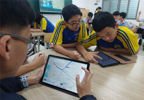 ✨ Thế Giới Số Trong Tầm Tay – Tiết Học Công Dân Số Của Học Sinh THCS Mạc Đĩnh Chi 💻🌍