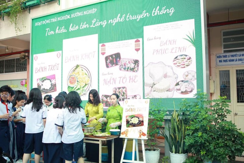 Chuyên đề môn hoạt động trải nghiệm và hướng nghiệp:  HÀNH TRÌNH KHÁM PHÁ NGHỀ TRUYỀN THỐNG & HIỆN ĐẠI 