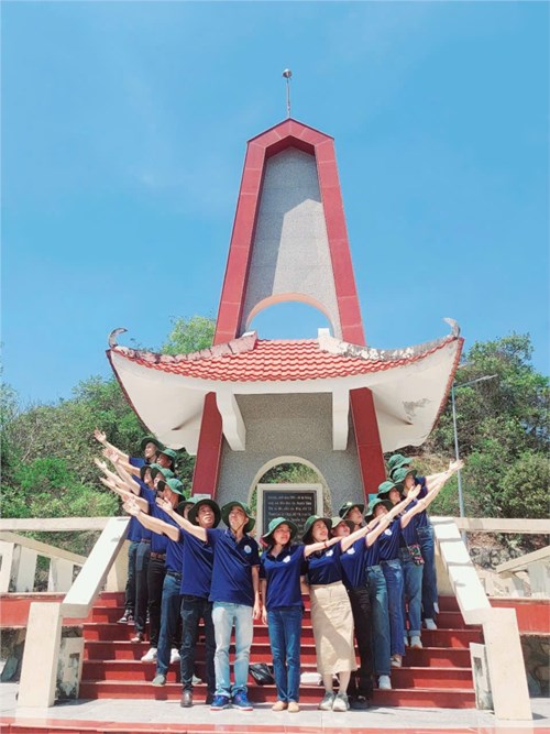 CĐCS Trường THCS Ngô Quyền hưởng ứng Cuộc thi ảnh nghệ thuật cấp Quốc gia “Tổ quốc bên bờ sóng” lần thứ III