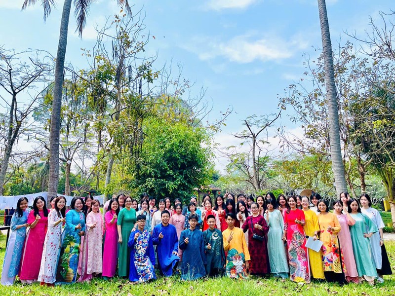 Hoạt động trải nghiệm tại Bảo tàng Áo dài và Nông trại Rồng