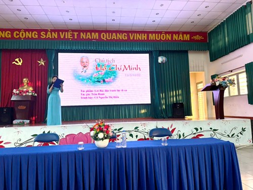 Trường THCS Nguyễn Chí Thanh kể chuyện tấm gương đạo đức Bác Hồ trong hội đồng sư phạm nhà trường( 05-12-2025)