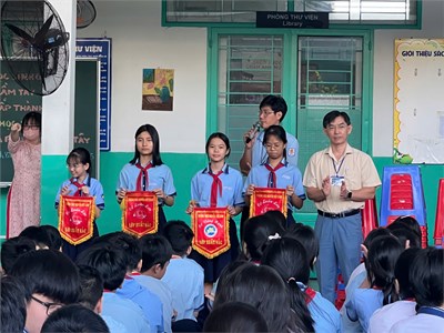 Trao cờ luân lưu tuần 13