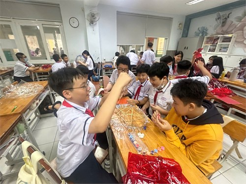 ​🥮🏮 Hoạt động trải nghiệm khối 8 - Làm lồng đèn truyền thống🥮🏮