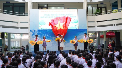 Tuyên truyền phòng chống bạo lực học đường và bắt cóc online tại trường THCS Nguyễn Du