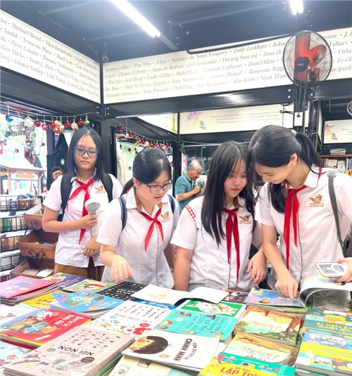 Một ngày làm đại sứ “ Văn hoá đọc”- Chuyến trải nghiệm sáng 22/11/2025 của học sinh lớp 9/3 và 9/10