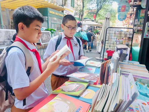 Một ngày làm đại sứ “ Văn hoá đọc”- Chuyến trải nghiệm sáng 8/11/2025 của học sinh lớp 9/5 và 9/8