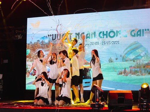 Kế hoạch tổ chức Hội diễn văn nghệ  Hành Trình Tuổi 15  trong chương trình ngoại khóa, học tập trải nghiệm cho học sinh lớp 9 - 2025-2026