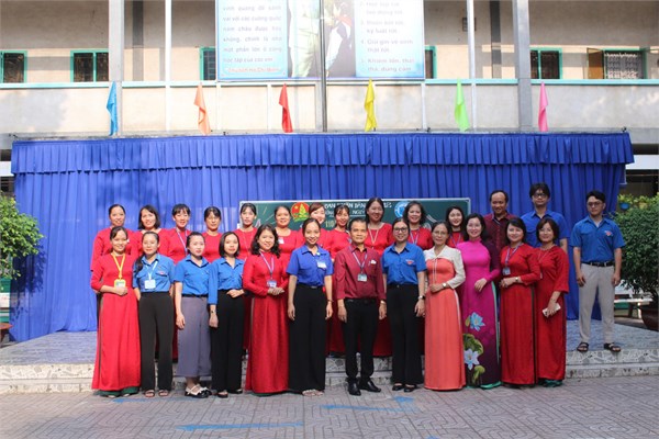 Tham gia hoạt động tiến bước lên đoàn