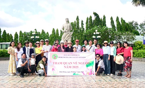 Tham quan Về nguồn của Chi bộ Trường THCS Nguyễn Thái Bình