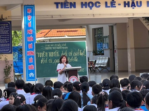 Chương trình “cùng em vững bước” – hành trình lan toả kiến thức, chung tay bảo vệ sức khỏe học sinh 🎒🩺