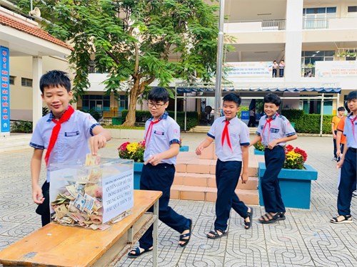 🤝 tập thể cb – gv – cnv  - hs trường thcs nguyễn thị định hướng về miền trung thân yêu 🤝