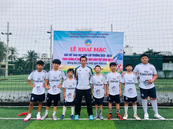 Lễ khai mạc Giải thể thao học sinh cấp trường 2025 - 2026 Chào mừng kỷ niệm Ngày nhà giáo Việt Nam 20/11  Bóng đá, Cầu lông, Đẩy gậy, Kéo co 